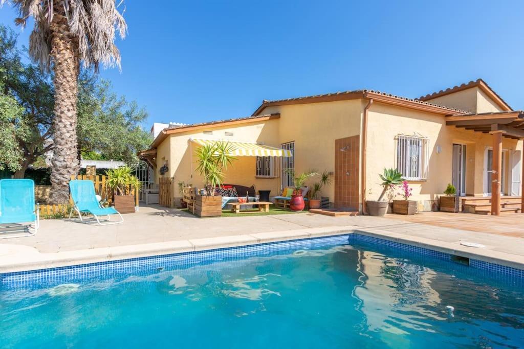 S46-Casa De Vacaciones Climatizada Con Piscina, En El Centro Junto Al Mar, Barbacoa Y Wiifi Эмпуриабрава Экстерьер фото