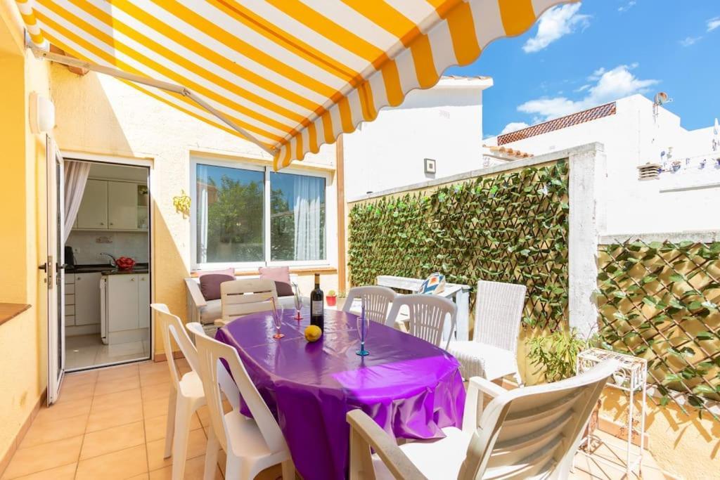 S46-Casa De Vacaciones Climatizada Con Piscina, En El Centro Junto Al Mar, Barbacoa Y Wiifi Эмпуриабрава Экстерьер фото