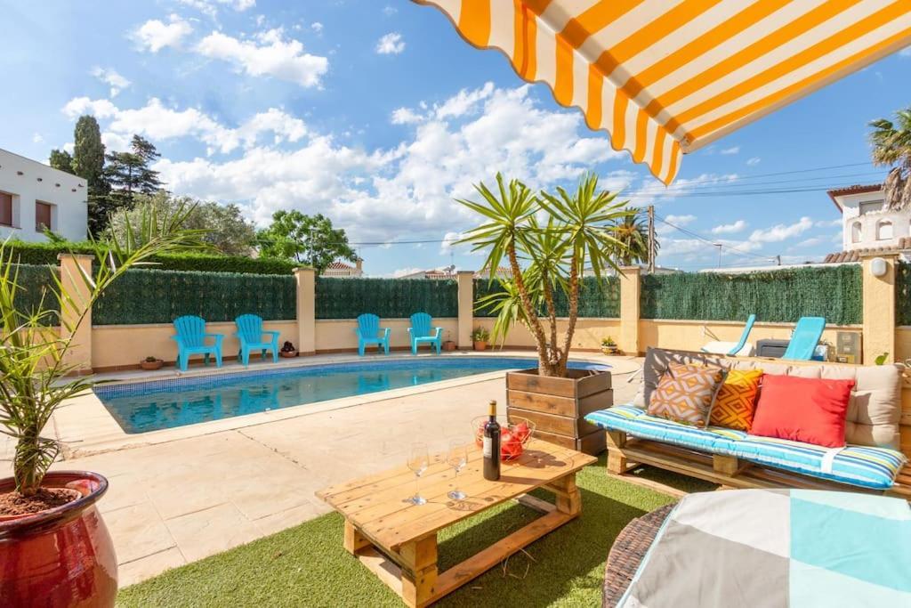 S46-Casa De Vacaciones Climatizada Con Piscina, En El Centro Junto Al Mar, Barbacoa Y Wiifi Эмпуриабрава Экстерьер фото