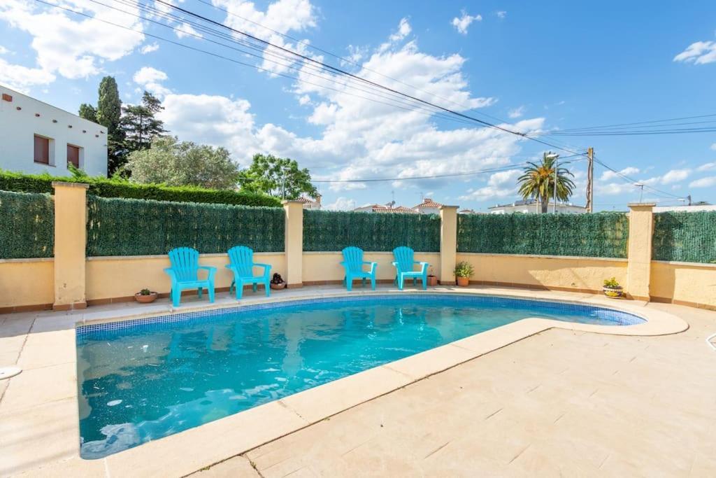 S46-Casa De Vacaciones Climatizada Con Piscina, En El Centro Junto Al Mar, Barbacoa Y Wiifi Эмпуриабрава Экстерьер фото