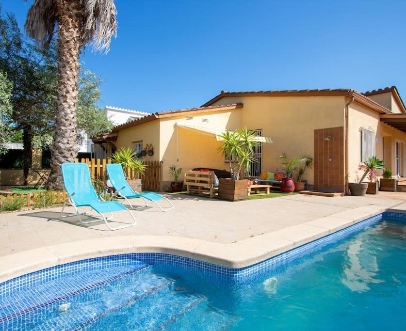 S46-Casa De Vacaciones Climatizada Con Piscina, En El Centro Junto Al Mar, Barbacoa Y Wiifi Эмпуриабрава Экстерьер фото