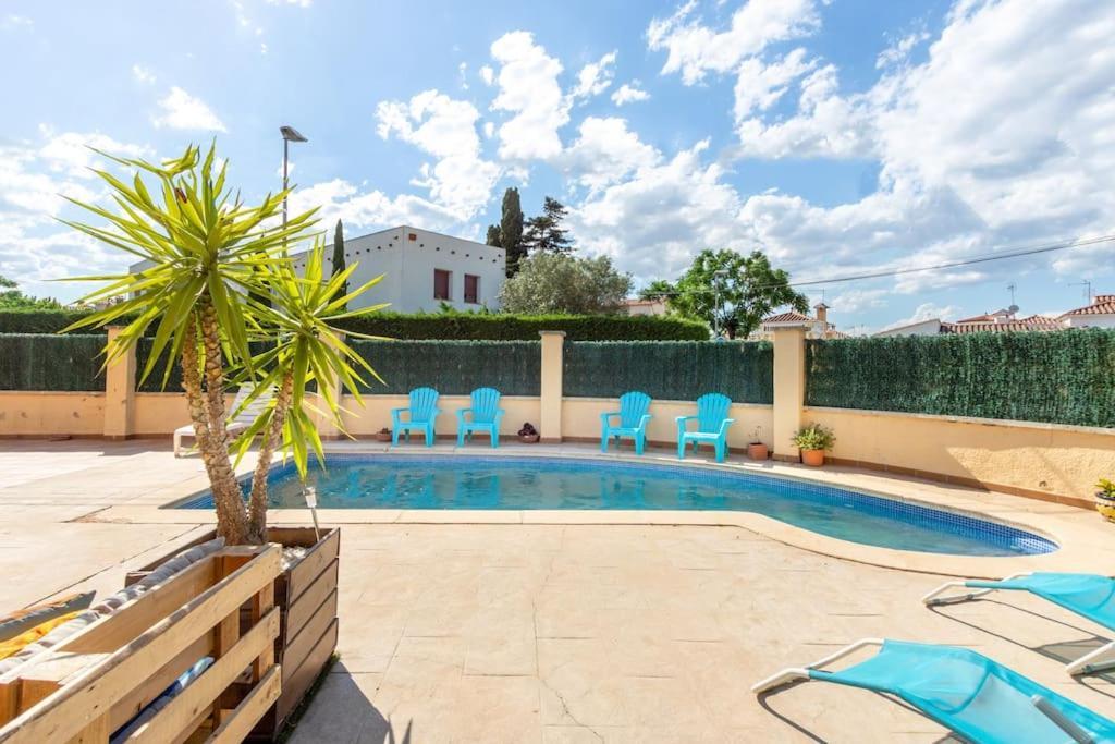 S46-Casa De Vacaciones Climatizada Con Piscina, En El Centro Junto Al Mar, Barbacoa Y Wiifi Эмпуриабрава Экстерьер фото